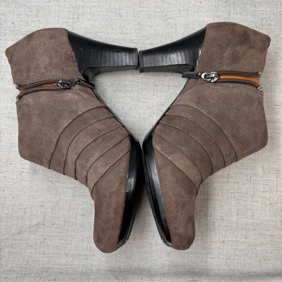 Clarks Artisan Society Gown II Boots Brown‎ Suede  Leather Heeled Boot Women's 7 - Picture 10 of 10